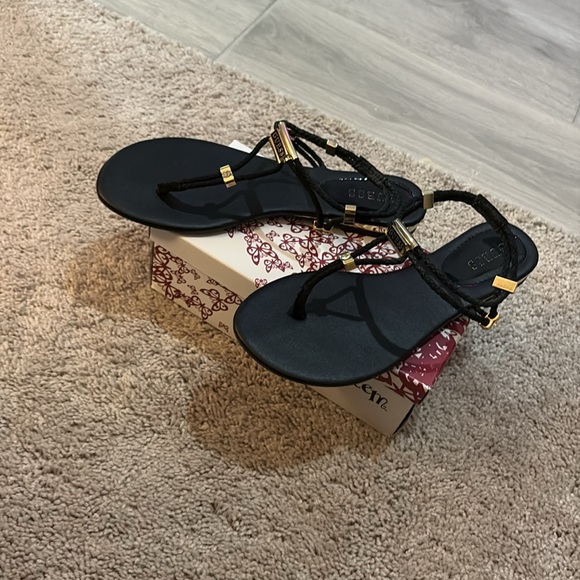 Guess - Picture 4 of 5